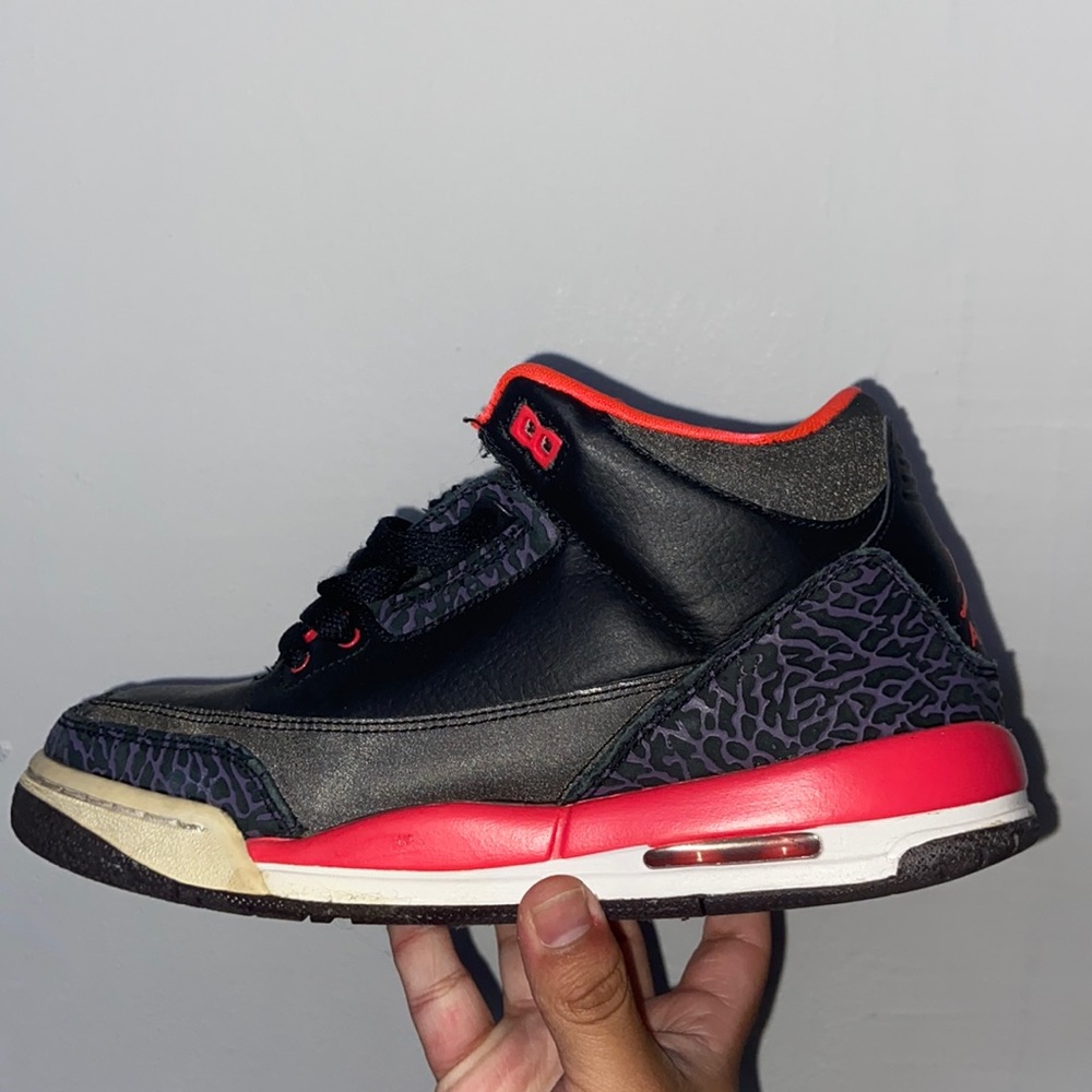 Jordan 3 crimson